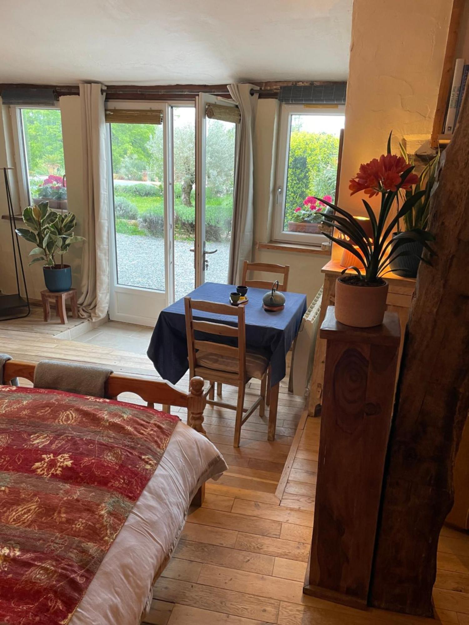 Delightful French Rustic Studio Jumilhac-le-Grand Bagian luar foto