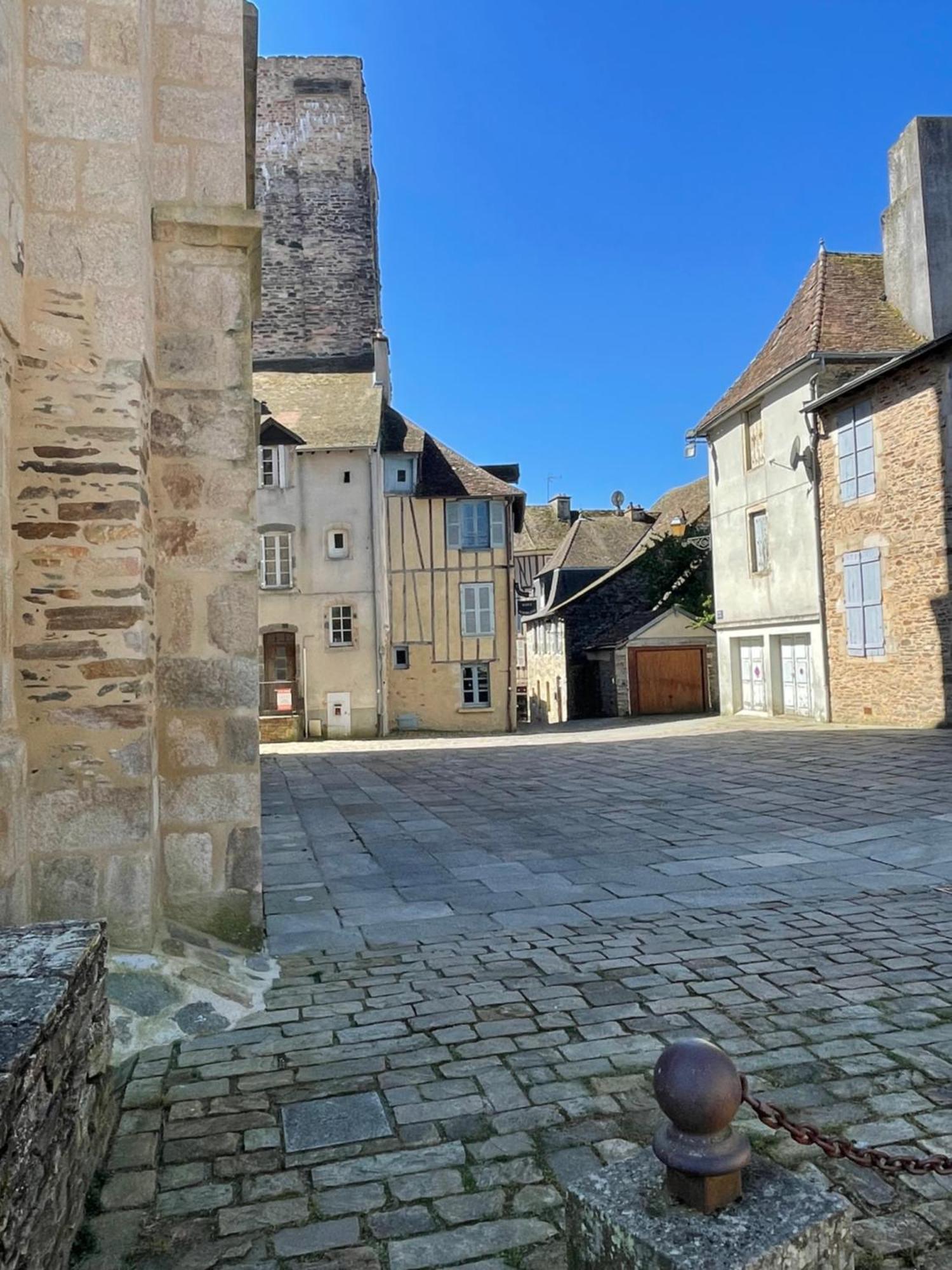 Delightful French Rustic Studio Jumilhac-le-Grand Bagian luar foto
