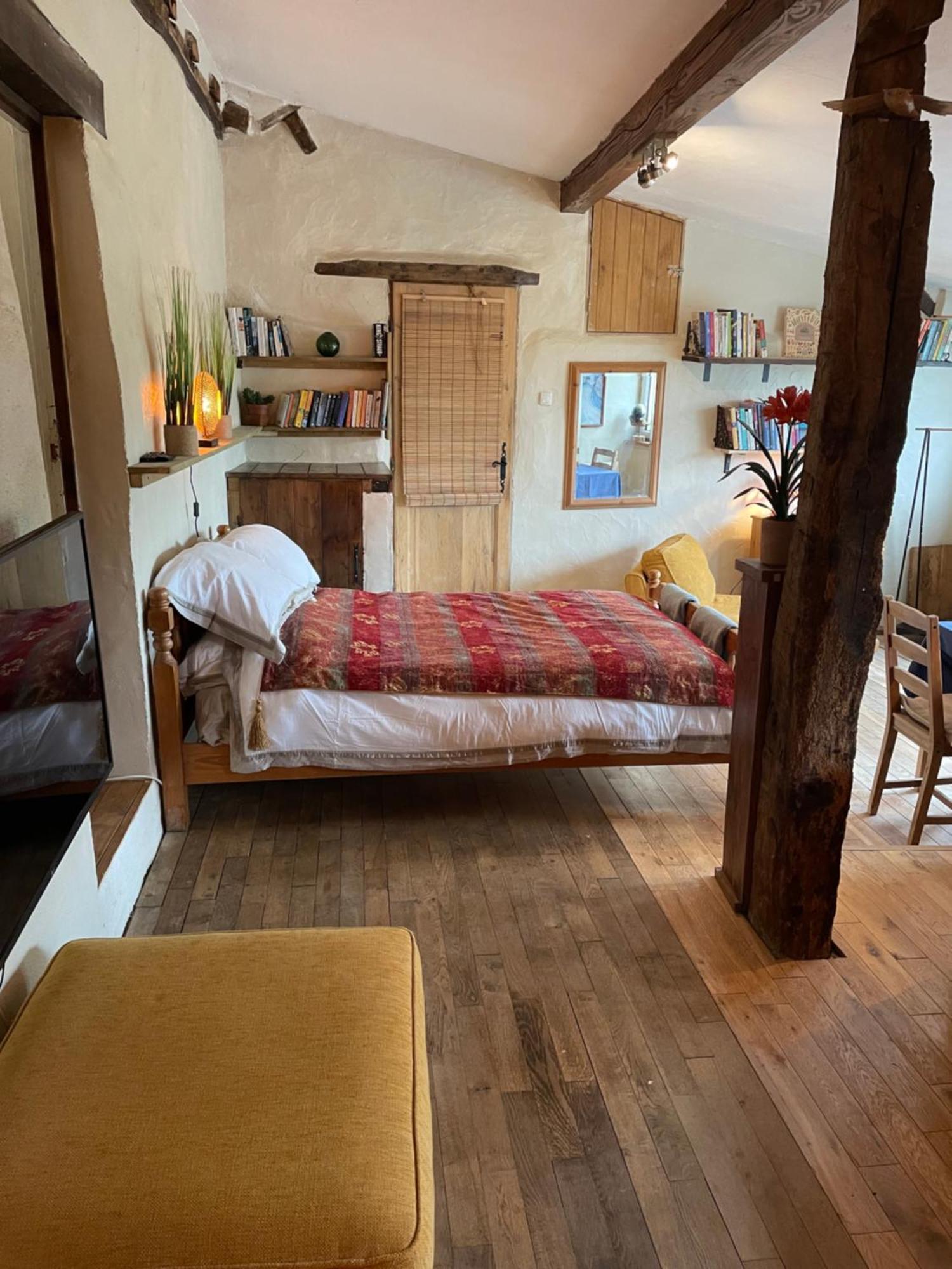 Delightful French Rustic Studio Jumilhac-le-Grand Bagian luar foto