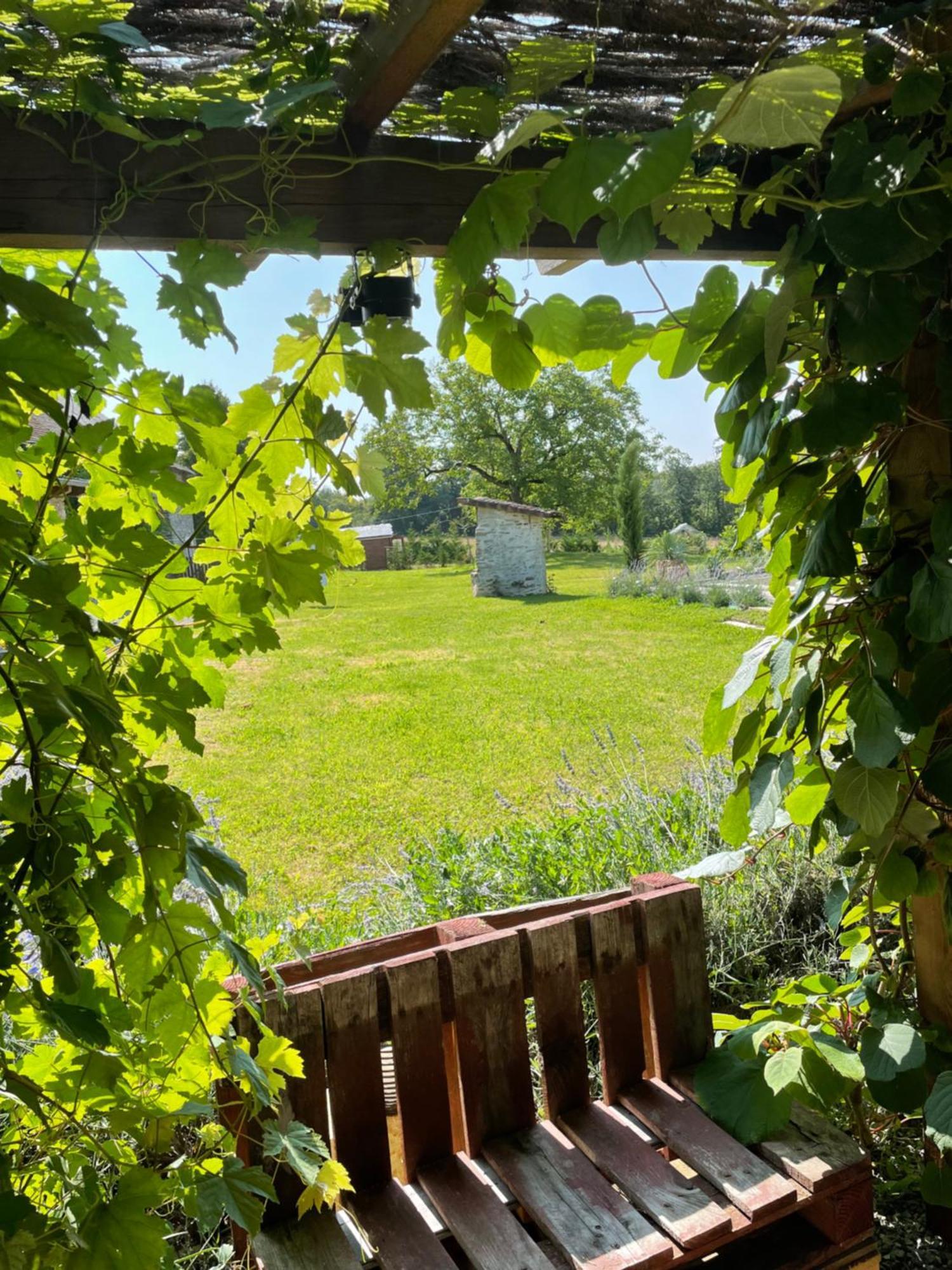 Delightful French Rustic Studio Jumilhac-le-Grand Bagian luar foto