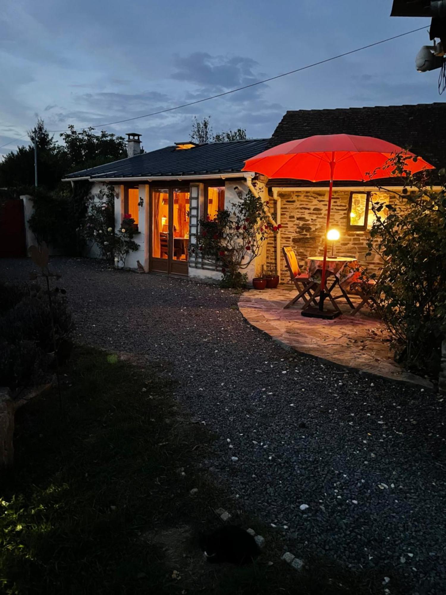 Delightful French Rustic Studio Jumilhac-le-Grand Bagian luar foto